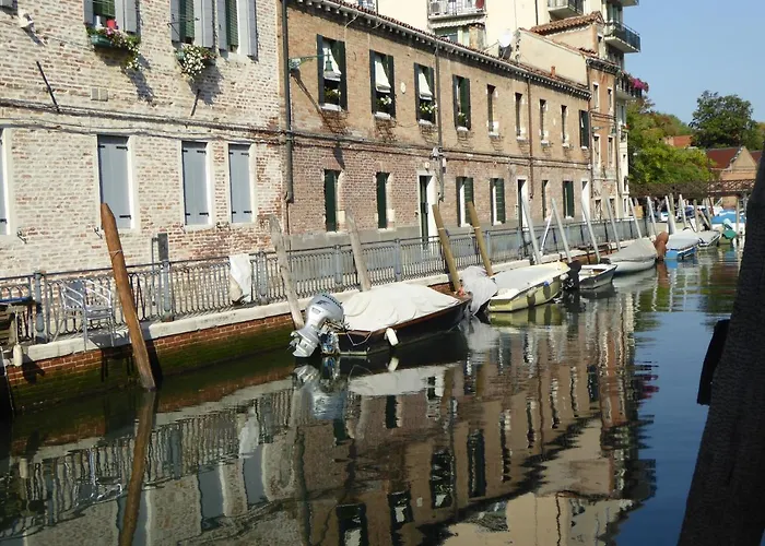 Luxury Garden Mansion R&r Apartman *